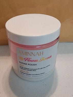 AMINNAH Flower Shower Sugar Polish.
